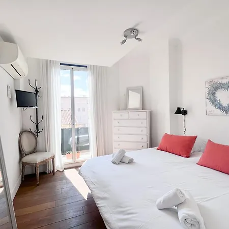 Atypical Duplex Suquet 3 Bedrooms Terrace And Sea View Cannes