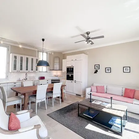 Atypical Duplex Suquet 3 Bedrooms Terrace And Sea View Cannes